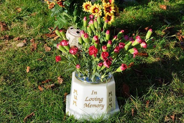 Memorial vases